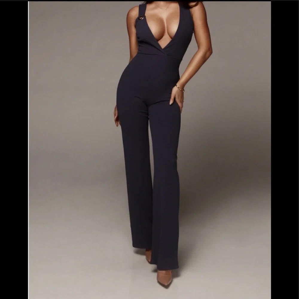 🛍️🛍️ HOST PICK 🎁 NWT JLUXLABEL Show Stopper Jumpsuit. Fits so well and very sexy - Picture 4 of 9